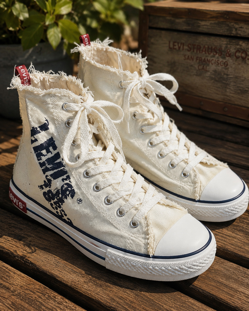 Levi’s Men’s Size 10 Distressed Canvas High Top Sneakers SKU 2383-01
